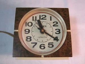 Mid Century Modern Timex Alarm Clock 1970's Vintage Model 7417 4A - Picture 1 of 8