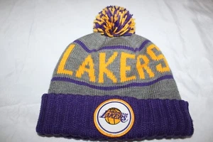 Lila Los Angeles Lakers Mitchell & Ness Winter Bommel Beanie Mütze Bündchen EUC - Bild 1 von 4