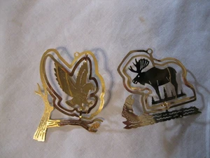 2 Vintage Messing ausgeschnittene mobile Ornamente 3D TIERE Elch Fische Adler Baum Wasser 2,5" - Bild 1 von 8