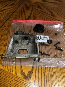 MCCULLOCH  610 605 650  CARBURETOR BOX & BOLTS  NICE OEM  FREE SHIP - Picture 1 of 1