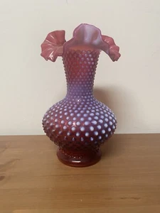 Jarrón alto de vidrio con volantes Hobnail opalescente arándano Fenton - Imagen 1 de 3