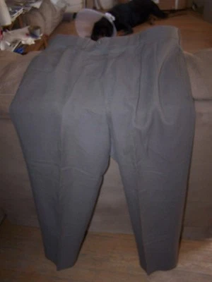  Mens Career Olive Green Pants by John Henry 34" x 30" in excellent Shape - Image 1 of 4
