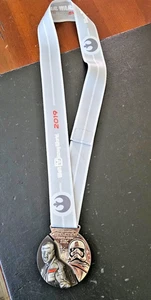 runDisney Star Wars Rival Run Weekend 5K Medal, 2019 - Bild 1 von 11