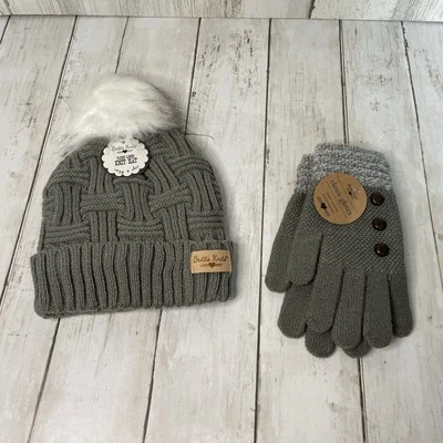 Sombrero de punto forrado de felpa Britt’s Knits con pompón de piel sintética y conjunto de guantes a juego gris NUEVO Foto 1 de 4