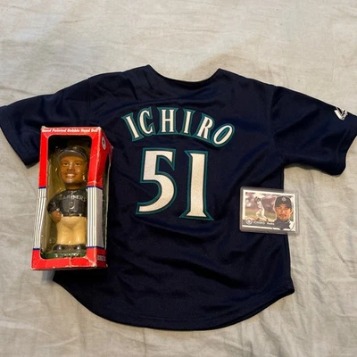 2001 Fleer Tradition - Ichiro Suzuki #452 (RC) & Bobble Head, Youth 5/6 Jersey - Image 1 of 4