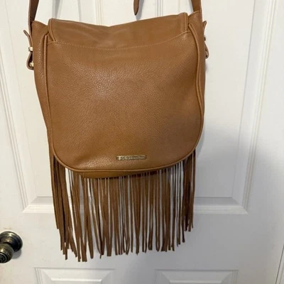 Bolsa de ombro BCBGeneration couro sintético marrom com detalhes de franja – Moda - Imagem 1 de 4