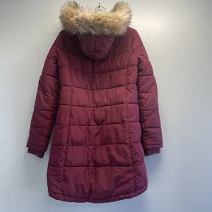 Parka para mujer American Eagle de longitud media desmontable con capucha de piel granate mediana - Imagen 1 de 24
