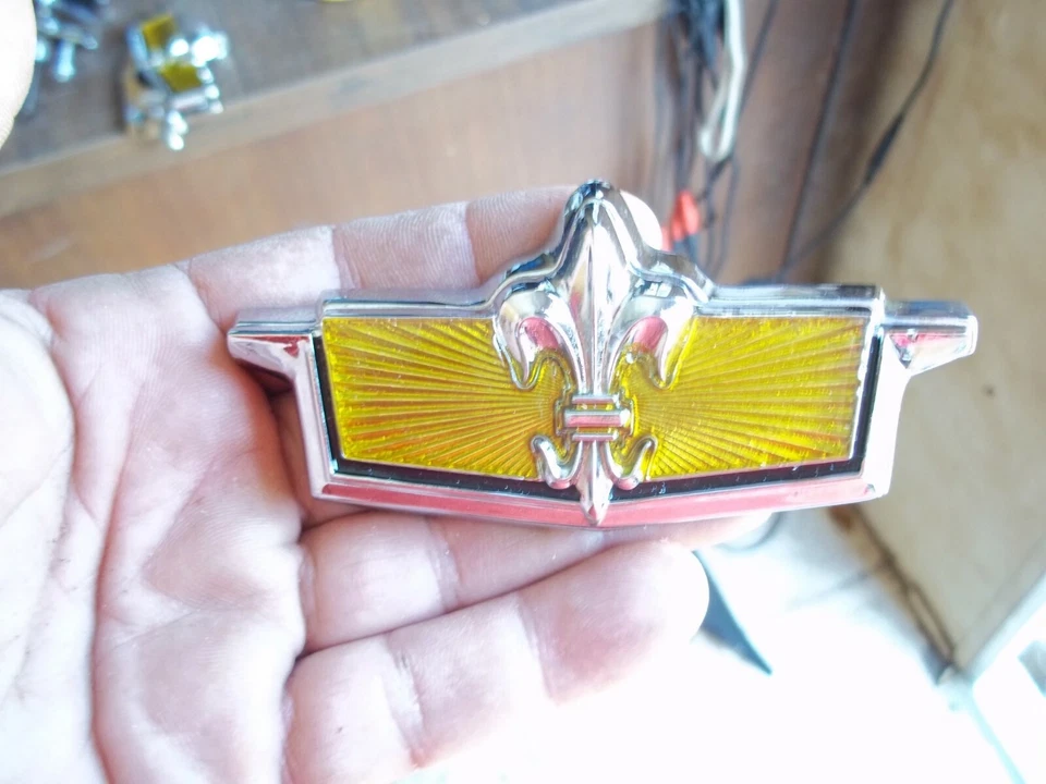   NUEVO 1980 1990 CHEVROLET CAPRICE EMBLEMA BLOQUEO MALETERO CHEVY 77 90 Foto 1 de 4