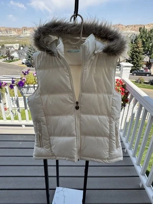 MAURICES 女式象牙白冬季背心,尺寸 XL,拉链,衣帽,外观干净 — 第 1/4 张图片