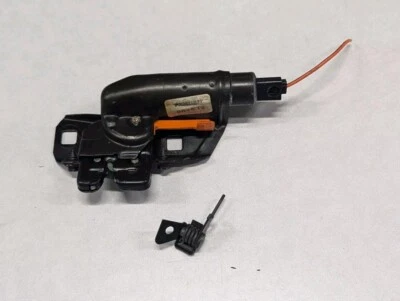 89 Buick Reatta Power Trunk Latch & Solenoid GM 1989 - Image 1 of 4
