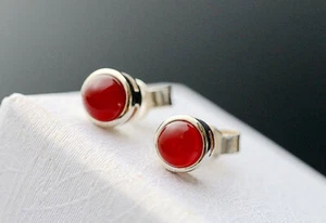 D10 Orecchini a Farfalla Corniola Rosso Rotondo 925 Argento Sterling - Foto 1 di 4