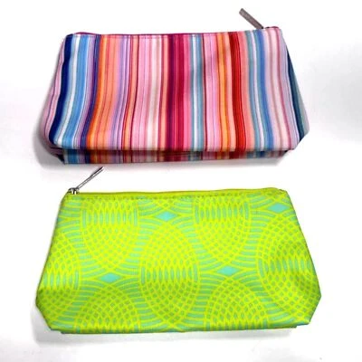NUEVAS Bolsas de Maquillaje Clinique, Juego de 2, Rayas Arco Iris y Patrones Geométricos Lima Foto 1 de 4