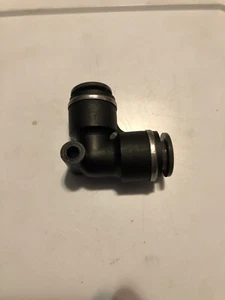 Air Lift Union Elbow 3/8″ PTC X 3/8″ PTC DOT SMC KV2L11-00 21857 Ride 90 Degree - Bild 1 von 5