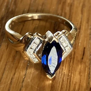 Hermoso oro amarillo/blanco 10K 3,3 gramos tamaño 6-3/4 con diamantes y piedras preciosas azules - Imagen 1 de 7