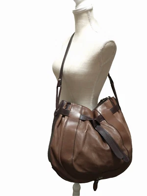 Kooba Bolsa Hobo Transversal de Ombro de Couro Taupe/Marrom com Bolsa de Pó - Imagem 1 de 4