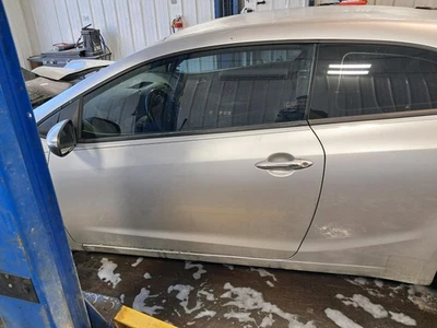 Conjunto de puerta delantera izquierda usado se adapta a: Kia Forte 2014 eléctrico CPE delantero izquierdo Foto 1 de 4