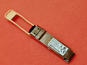 Original Extreme Networks 10319 40G QSFP+ SR4 MTP/MPO MMF Transceiver Modul 40GE - Bild 1 von 2