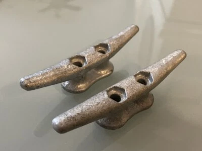 Paquete de 2 tacos de muelle de hierro galvanizado de 4" - caja abierta nueva Foto 1 de 4