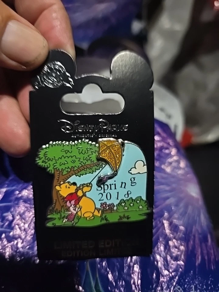 Disney 2018 Spring Winnie Pooh & Piglet Flying Kite 3-D Slider Pin LE 2000 NEW - Image 1 of 1