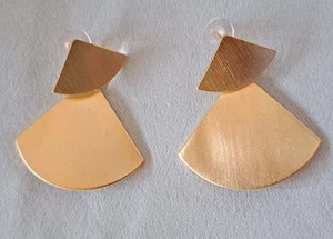14K Gold Plated Fan Shaped Dangle Statement Earrings NIB - Picture 1 of 7