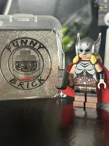 Lego Marvel FUNNYBRICK Mighty THOR Jane Foster Premium Minifigure RARE 32/100 - Picture 1 of 3
