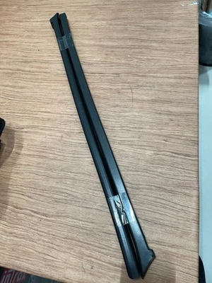 Par lateral de goma para techo Ferrari 246GTS #24604280 Foto 1 de 4