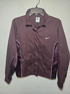 Chaqueta tejida para mujer Nike Sportswear Borgoña Crush #HQ3750-652 talla mediana $120 - Imagen 1 de 16