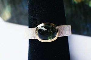 SCHMUCK-STCK RING SILBER grün Turmalin NEU 53 17 vergoldet Cabochon - Picture 1 of 5