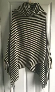 Poncho asimmetrico Coco + Carmen collo cappuccio frange taglia unica righe nere nuovo con etichette - Foto 1 di 2