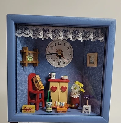 Caja de sombras miniatura para escena de sala de ajuste 6x6x3" con reloj Foto 1 de 4