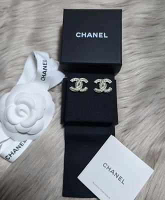 CHANEL CLASSIC CC 22V EARRINGS - Image 1 of 4