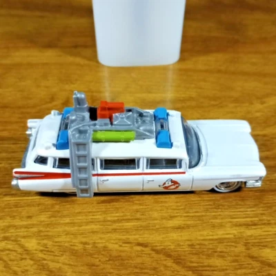 Hot Wheels Retro Entertainment Ghostbusters Ecto-1 Pearl White Real Riders 2016 Foto 1 de 4