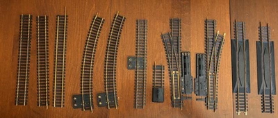 Lot of HO Gauge Vintage Tyco Track, 22 Curved, 3 Straight, others - Image 1 of 3