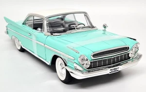 Signature 1/18 Desoto Adventurer 1961 Green White Diecast Model Car - Picture 1 of 7