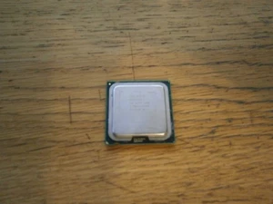 Intel Pentium 4 641 (SL94X) — 3.20 GHz, 1 core / 2 threads (Hyper-Threading). - Picture 1 of 2