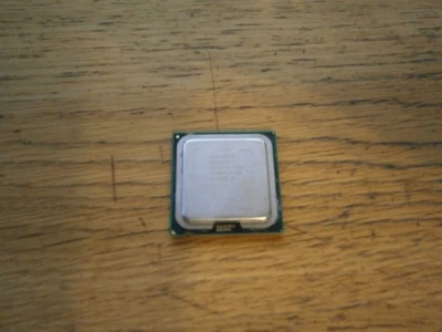 Intel Pentium 4 641 (SL94X) — 3.20 GHz, 1 core / 2 threads (Hyper-Threading). - Image 1 of 2