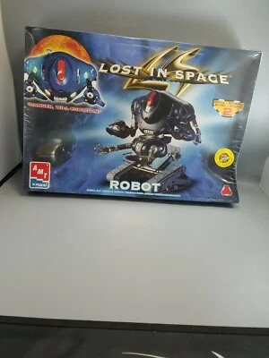 Lost in space  Robot amt ertl 1998 model Sealed  - Image 1 of 3