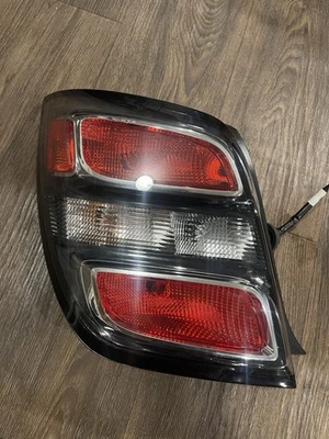 17-20 CHEVROLET SONIC HATCHBACK IZQUIERDO LADO CONDUCTOR LUZ FRENO OEM Foto 1 de 4