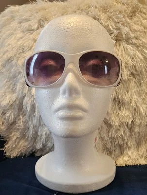 ÓCULOS DE SOL FEMININO REDONDO DESIGN GRAVADO BRANCO 100% PROTEÇÃO UV - Imagem 1 de 4