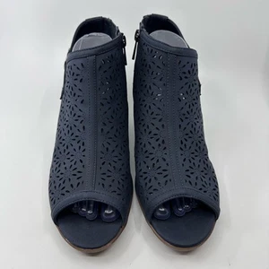 Easy Street WMNs Laser Cutout Dakota Sandals US 9 1/2 Heeled Side Zipper Buckle - Picture 1 of 8