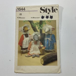 Style Sewing Pattern 1644 Mouse & Wardrobe Inc Dress Apron Bonnet 48cm Uncut - Picture 1 of 8