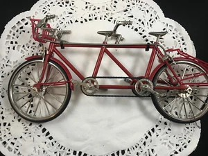 VINTAGE DECORATIVE SMALL METAL BICYCLE BUILT FOR TWO - Picture 1 of 4