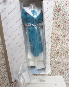 NRFB DANBURY MINT PRINCESS DI ROYAL WARDROBE COLLECTION GREEN/BLUE SAILOR SUIT - Imagen 1 de 3