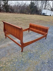 Ethan Allen Medallion Queen Size Sleigh Bed Cherry 465 Retire 2011 msg 4 freight - Picture 1 of 5