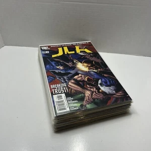 LOTTO 18 fumetti DC casuali - Foto 1 di 12