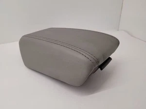 2015-17 BUICK VERANO Gray Front Floor Console Lid Without Remote Start 22865946 - Picture 1 of 12