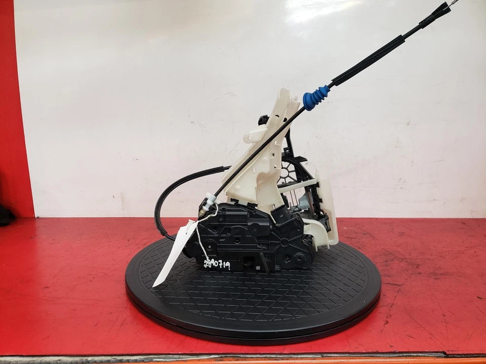 VOLKSWAGEN PASSAT CC OFFSIDE PUERTA DELANTERA CERRADURA CATCH ACTUADOR SOLENOIDE 2016 Foto 1 de 4