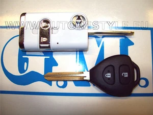 GUSCIO COVER PER CHIAVE TELECOMANDO TRASFORMATA A SCATTO TOYOTA Auris Rav4 RAV 4 - Picture 1 of 1
