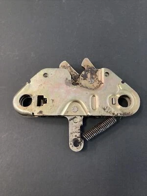 60518421 Alfa Romeo Spider S4 (90-93) / Fiat Coupé (96-00) - Soporte de bloqueo de maletero Foto 1 de 4