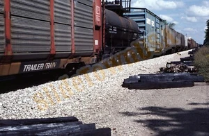 Vtg 1985 Train Slide Railroad Tanker Boxcars Hoppers Y3A067 - Picture 1 of 3